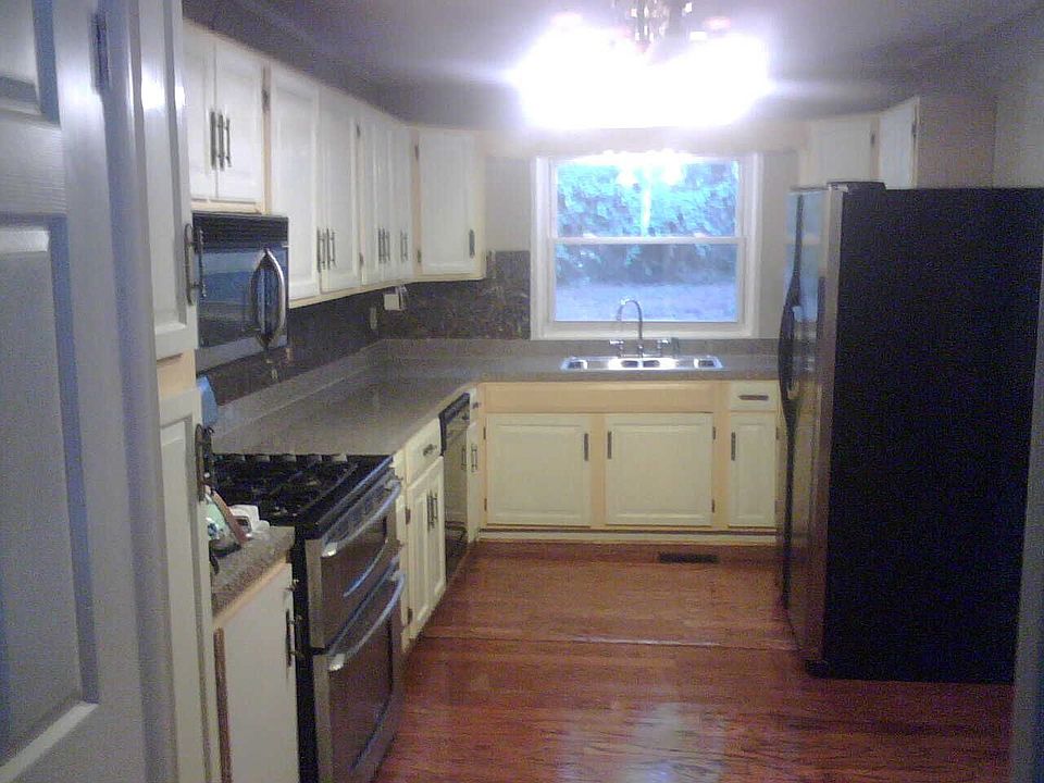 1st image of 3983 Red Oak Dr