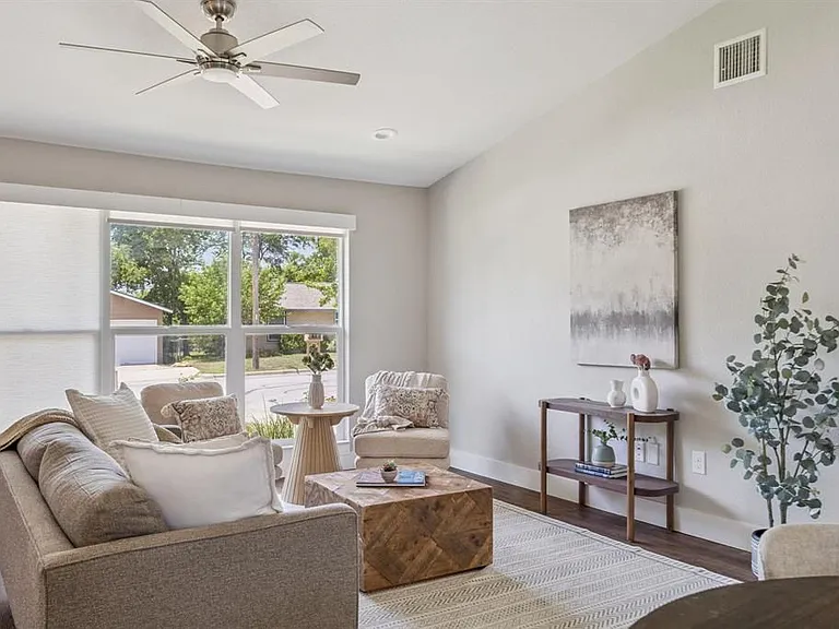 3703 Tower View Ct — Photo 4