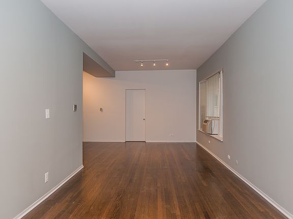 3rd image of 729 W Cornelia Ave #2