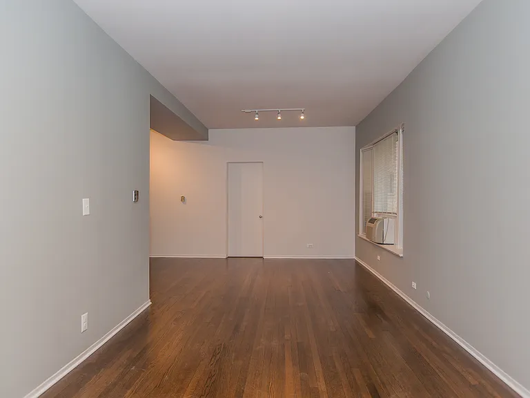 729 W Cornelia Ave #2 — Photo 3