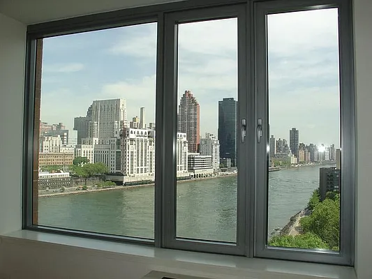 Sold by Sotheby's International Realty | media 6