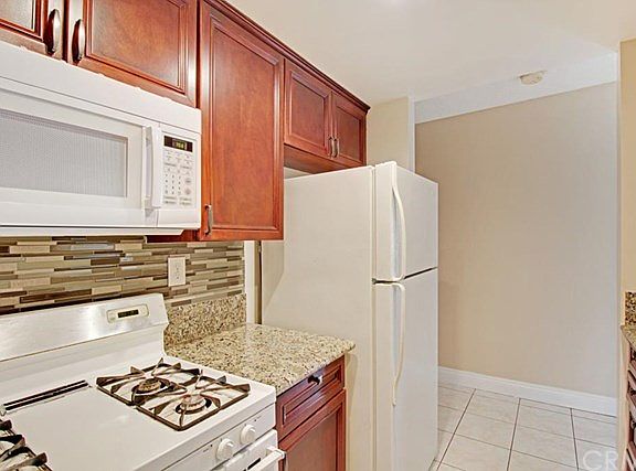 3rd image of 21913 Belshire Ave APT 14