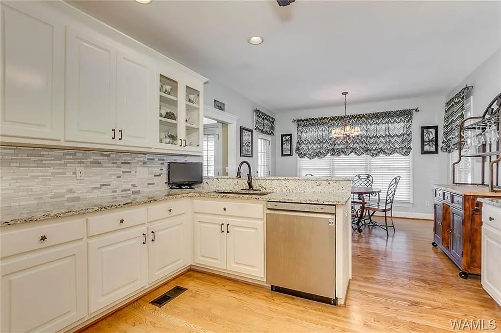 4 bed, 3070 sqft, $3,000 — Photo 2