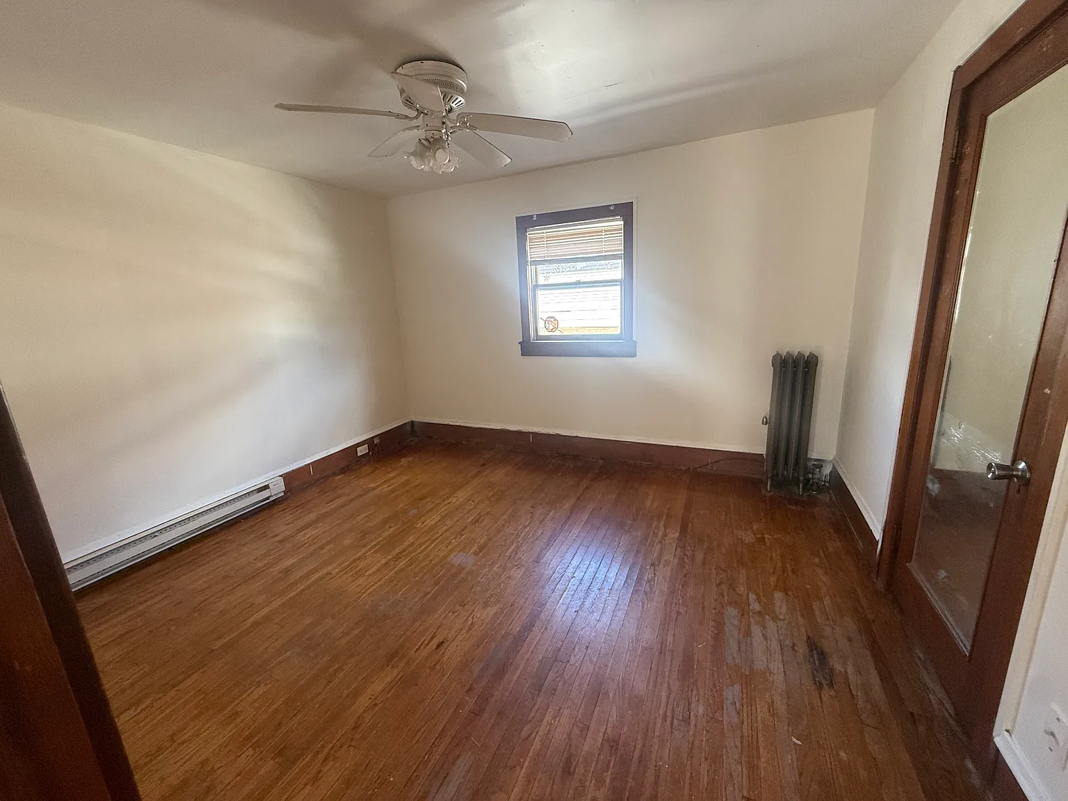 3 bed, $1,300 — Photo 4