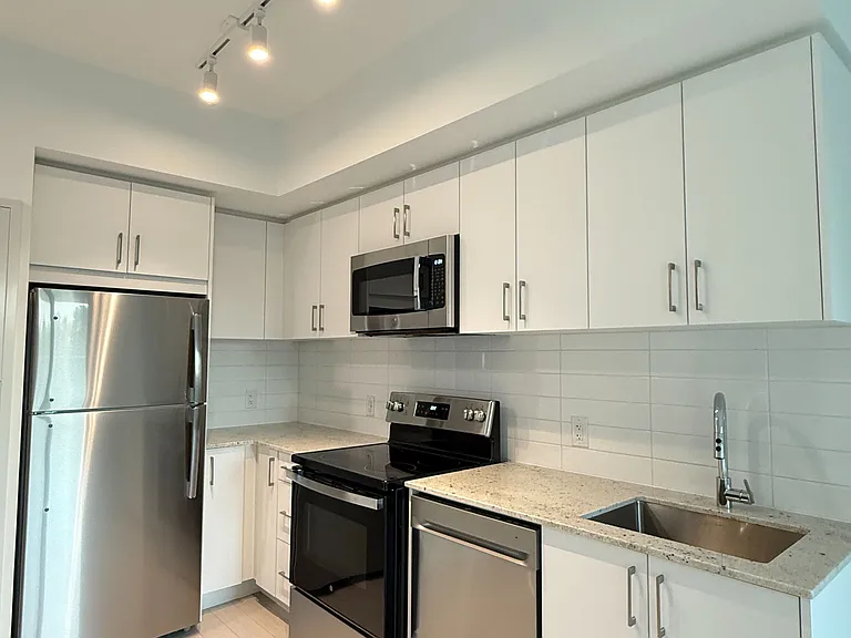 4010 Eglinton Ave W #409 — Photo 2