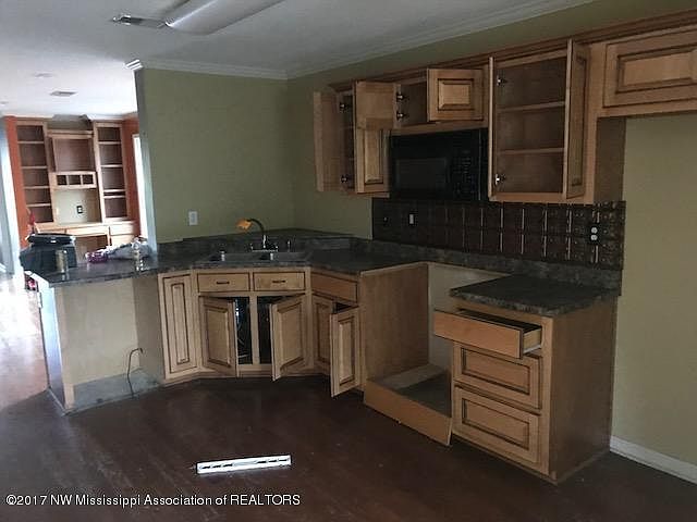 2nd image of 1275 Cross Creek Dr E