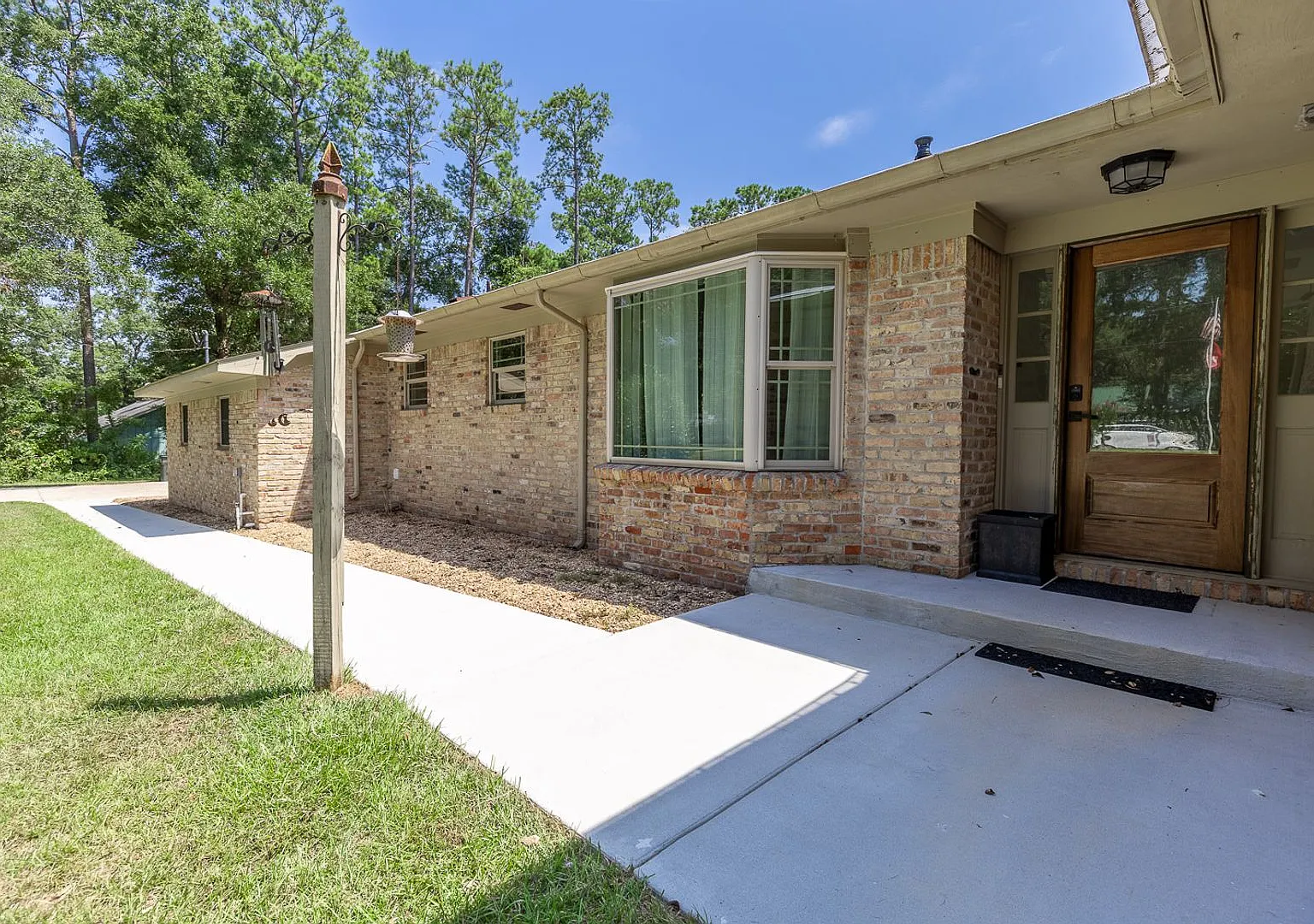 Spacious 3-Bedroom Fairhope Home with Pool, Screened Porch & Remodeled Kitchen — Photo 3