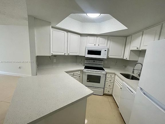 5th image of 8225 Lake Dr APT 303