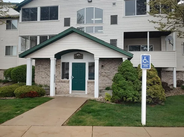 5827 Crosswinds Dr Unit 13, Norton Shores, MI 49444