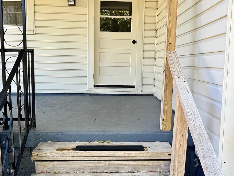 601 Marion Ave — Photo 4