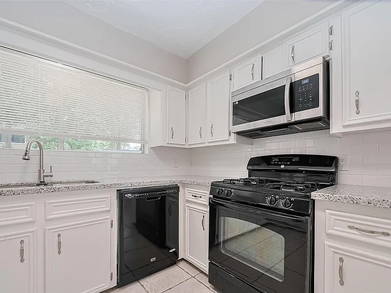 2606 Lexington Woods Dr — Photo 21