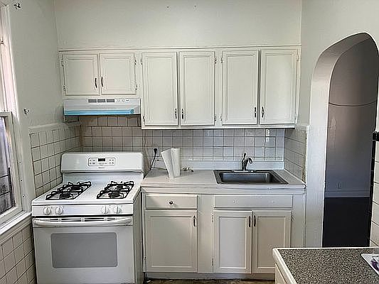 3rd image of 1045 E 216th St Room 3