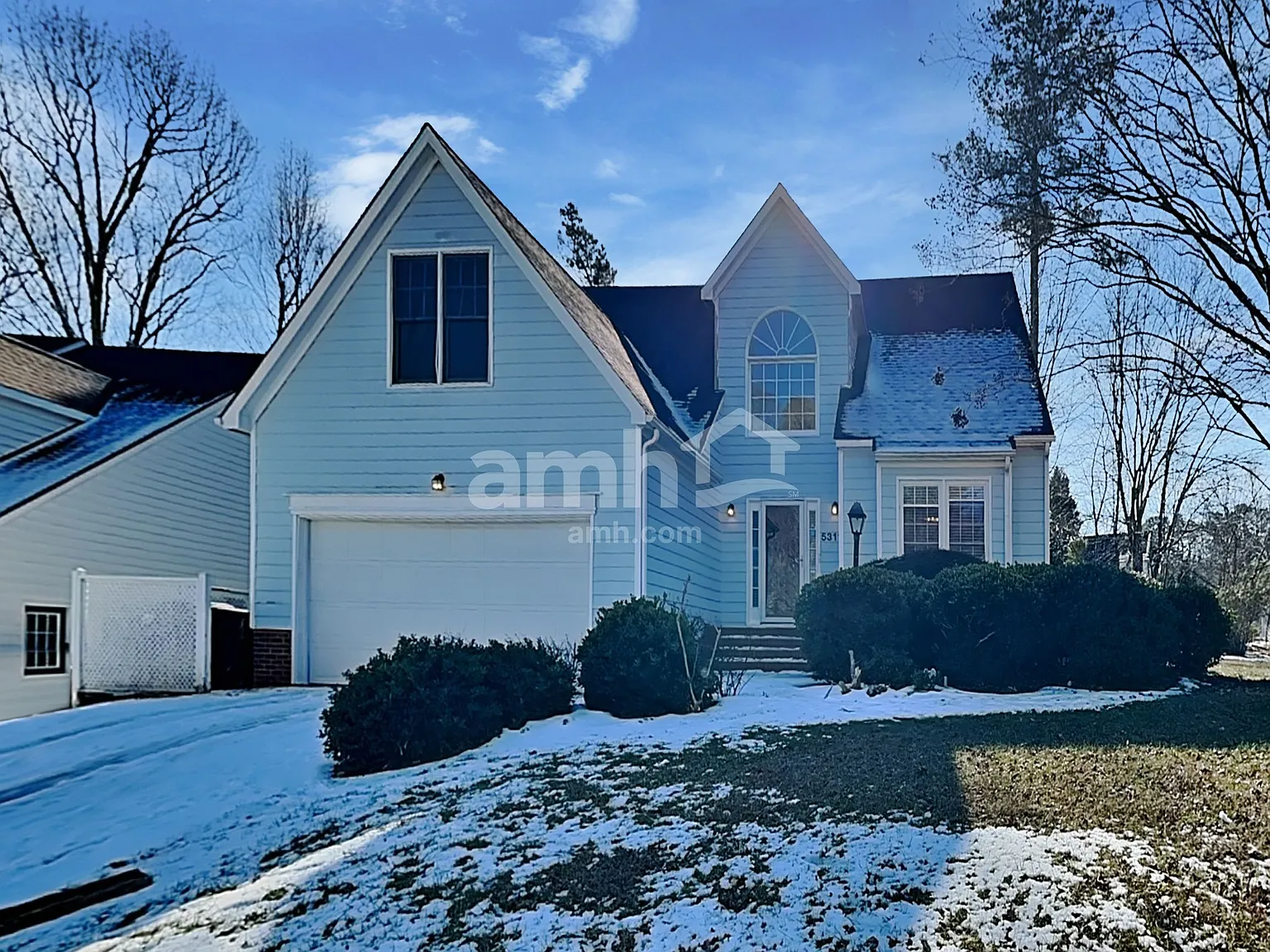 4 bed, 2.5 bath, 2100 sqft, $2,370 — Photo 1