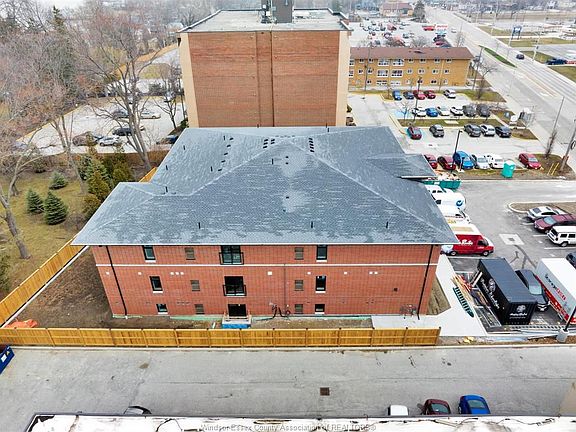 3rd image of 6550 Wyandotte St E #101