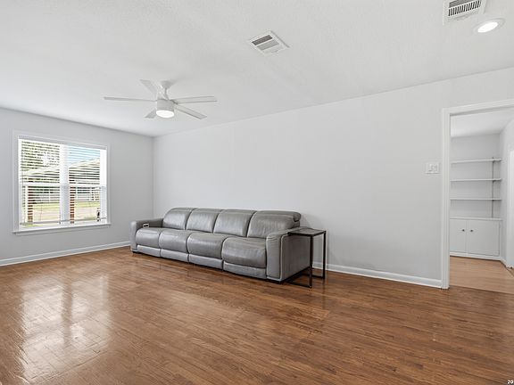 5th image of 511 Lovera Blvd