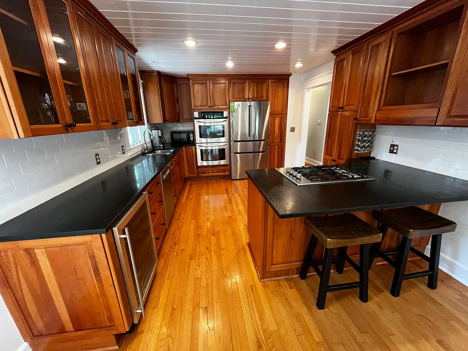 4 bed, 2.5 bath, 2320 sqft, $2,800 — Photo 4