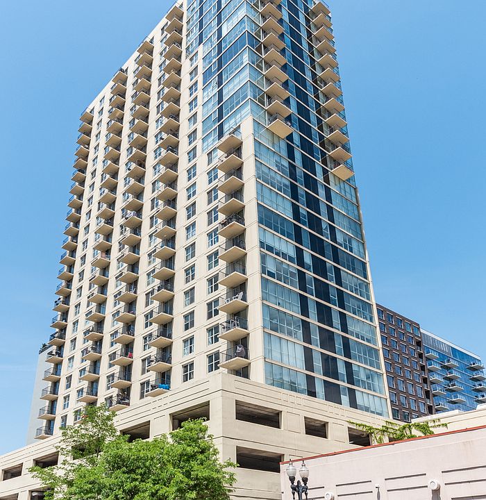 1st image of 1212 N La Salle St #2707