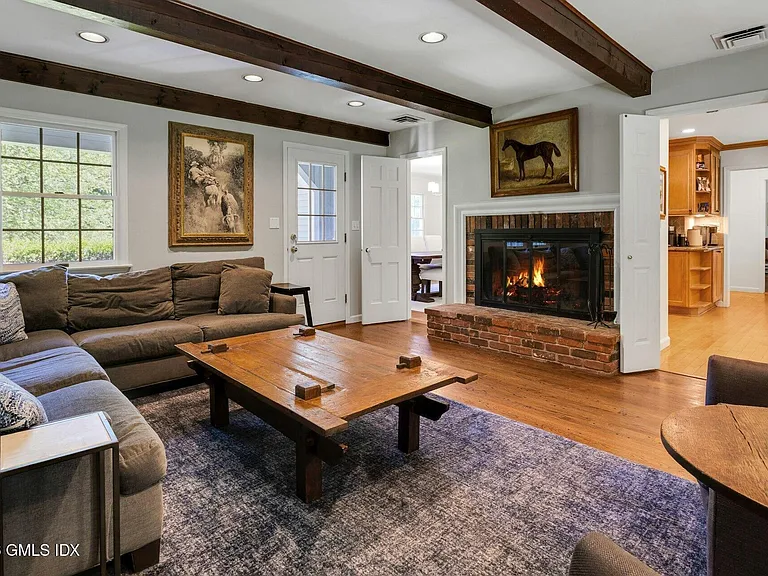 18 Cornelia Dr — Photo 8