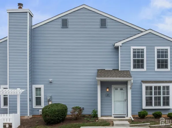 85 Almond Dr, Somerset, NJ 08873
