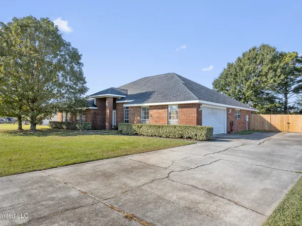 10157 Lake Forest Dr, Vancleave, MS 39565