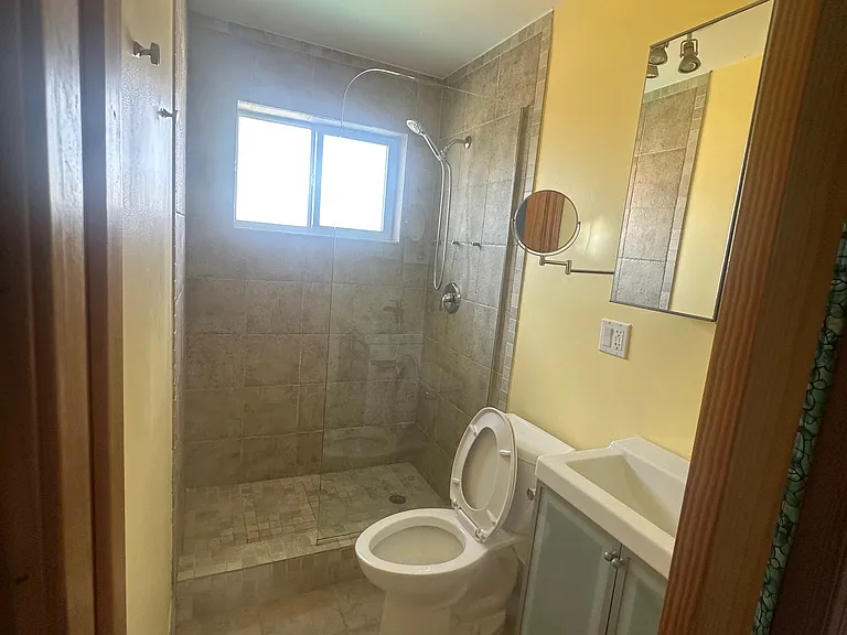 208-210 NE 4th St #1 — Photo 5