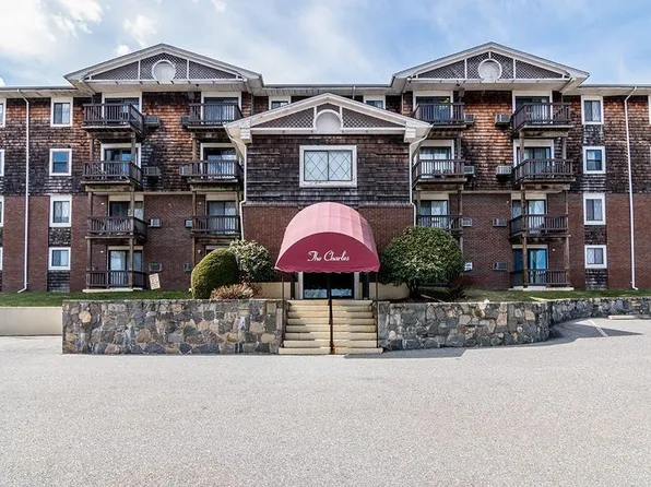 1190 Charles St APT 54, Lincoln, RI 02865