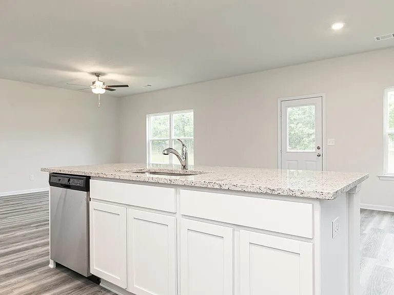 723 Berkeley Dr — Photo 7