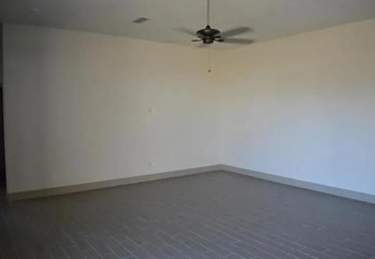 2430 Bastidas Dr — Photo 16