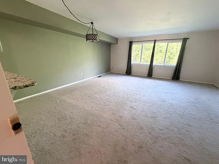 57 Brighton Ct — Photo 3