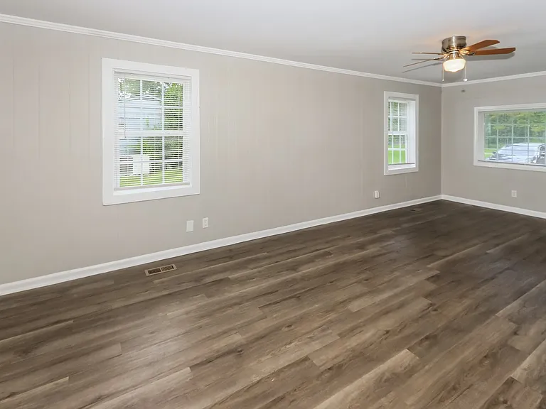 1542754_017_living_room_13062802.jpg