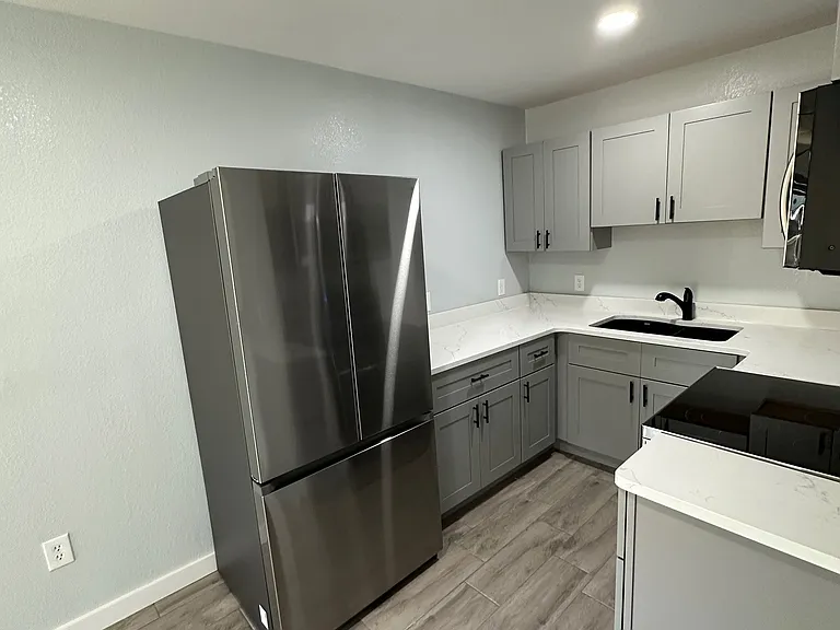 103 N Lovers Ln #A — Photo 10