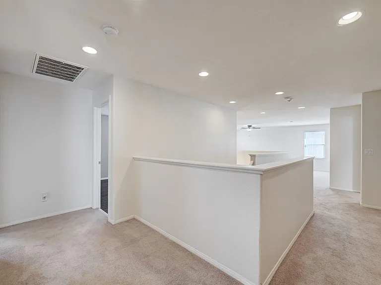 6637 Cliff Shore Ct — Photo 45