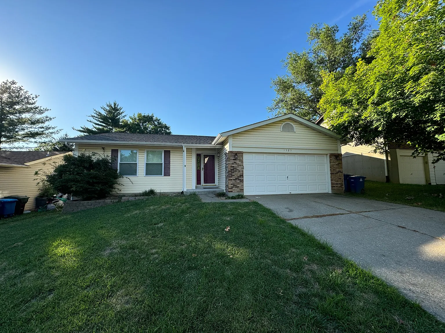 1525 Dartmouth Dr photo 1