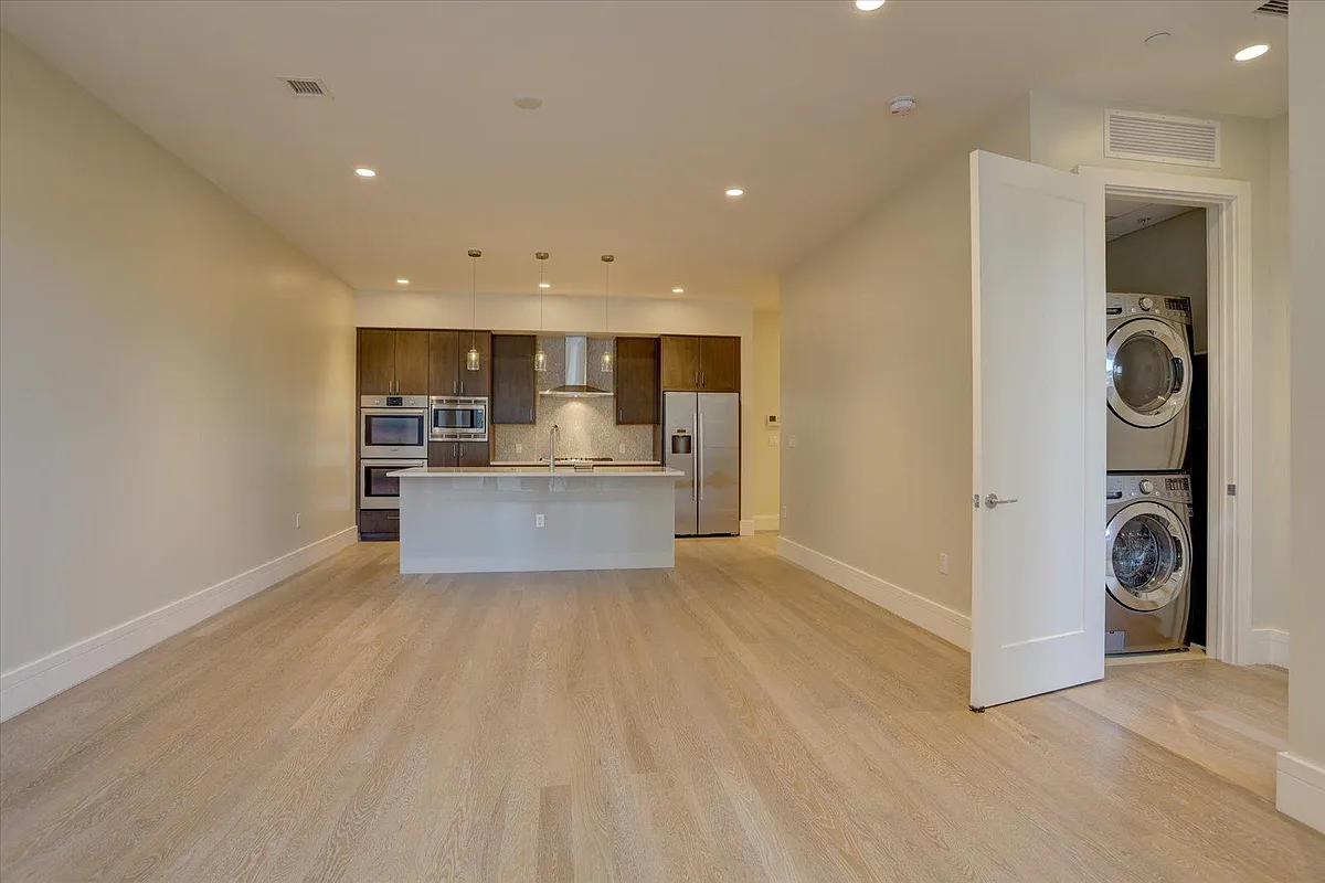 Building Photo - 250 Columbine St #411