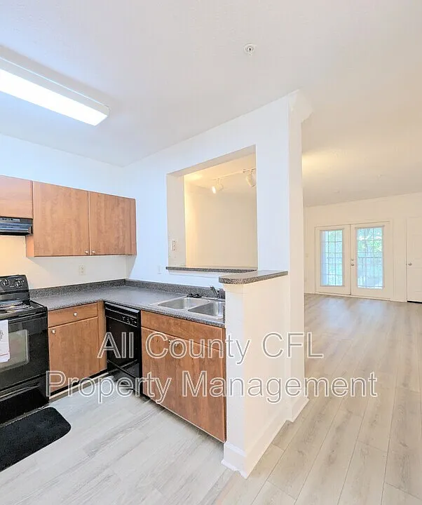 304 E South St #3027