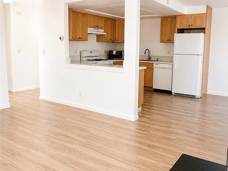 3209 Clay St — Photo 25