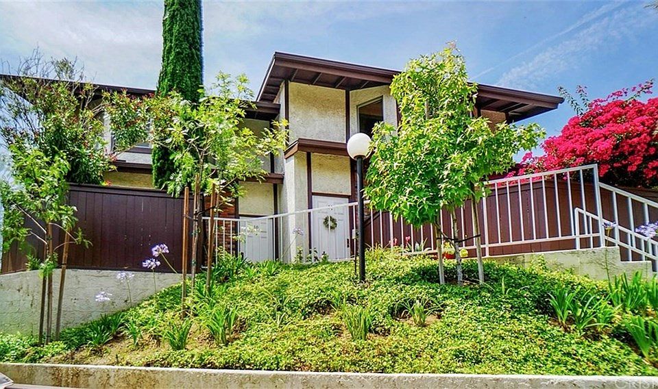 1st image of 10480 Sunland Blvd APT 11