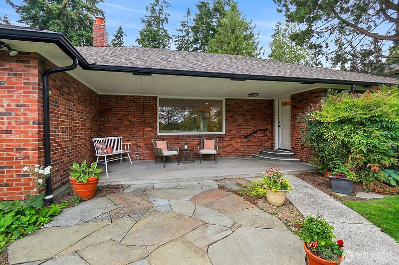2nd image of 10527 23rd Avenue NE