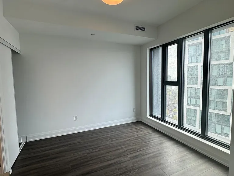 20 Soudan Ave #2204 — Photo 9