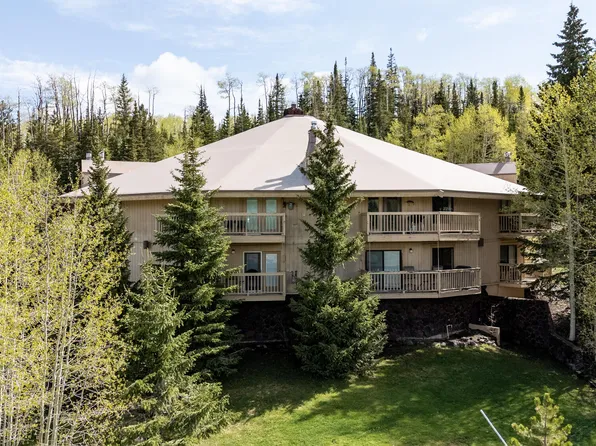 89 E Steam Engine Dr #7B, Brian Head, UT 84719