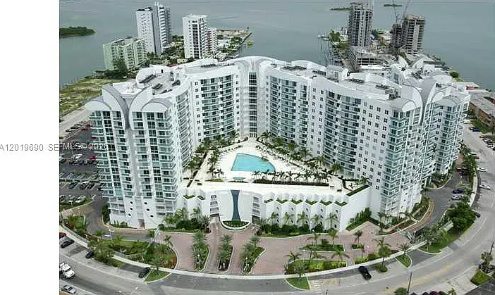 360 Condo A — Photo 3
