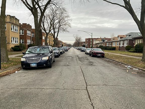 5th image of 8329 S May St
