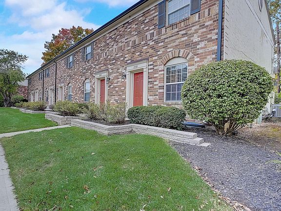 3rd image of 2585 Olde Hill Ct N