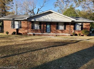 208 Valley Rd, Chickasaw, AL 36611