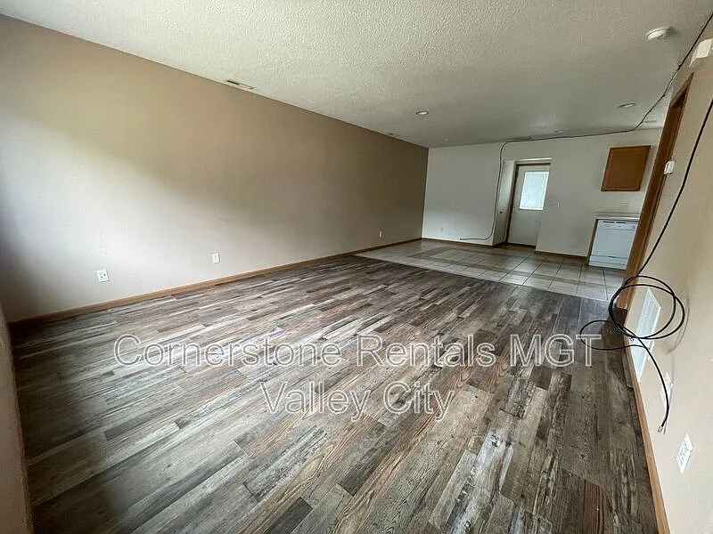 2 bed, 1.5 bath, $1,045 — Photo 3
