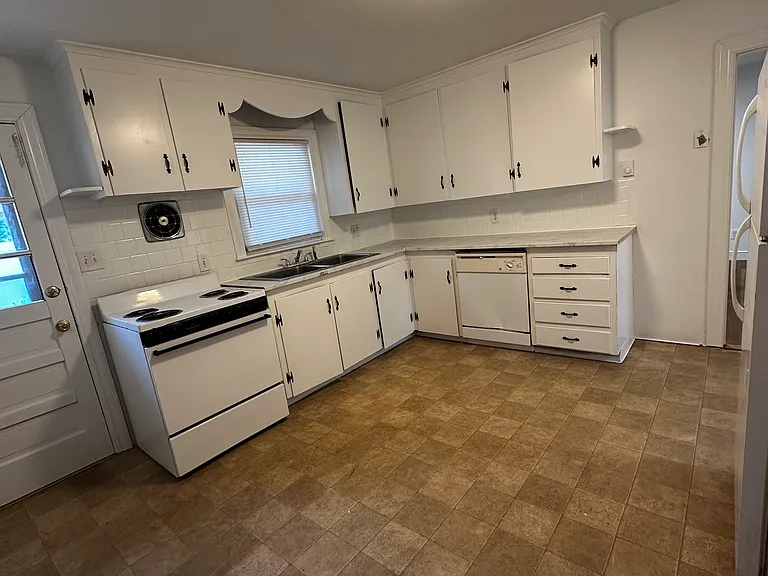 15 Patrick Henry St #8 — Photo 4