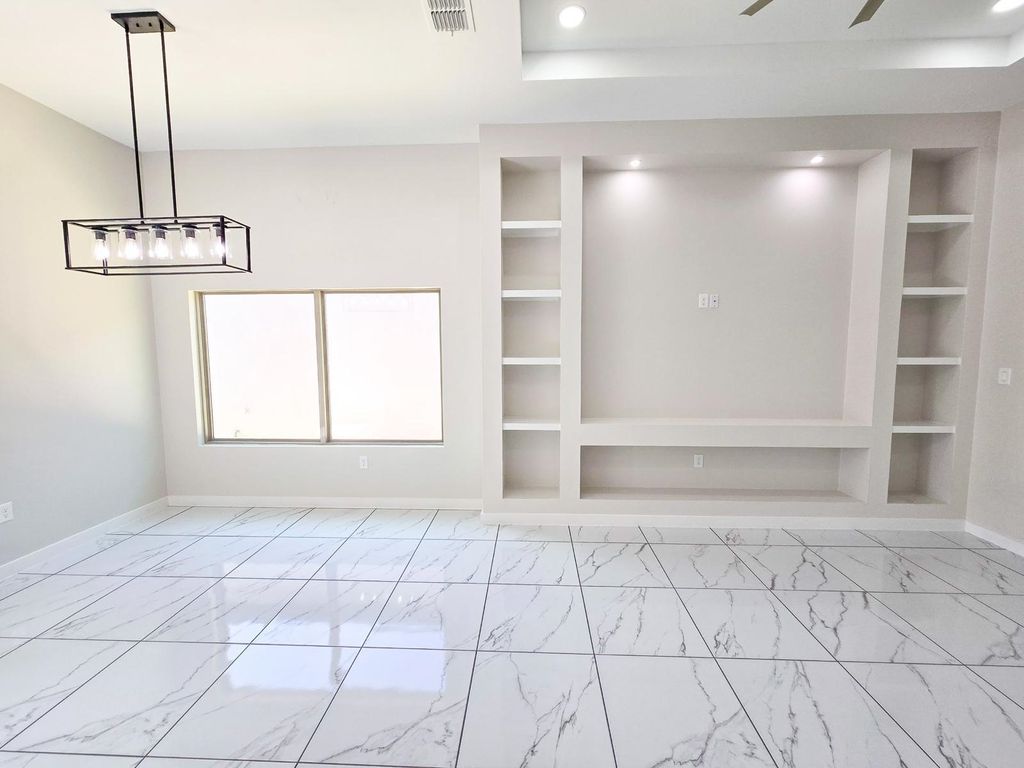 1010 Noyola Loop, Laredo, TX - More