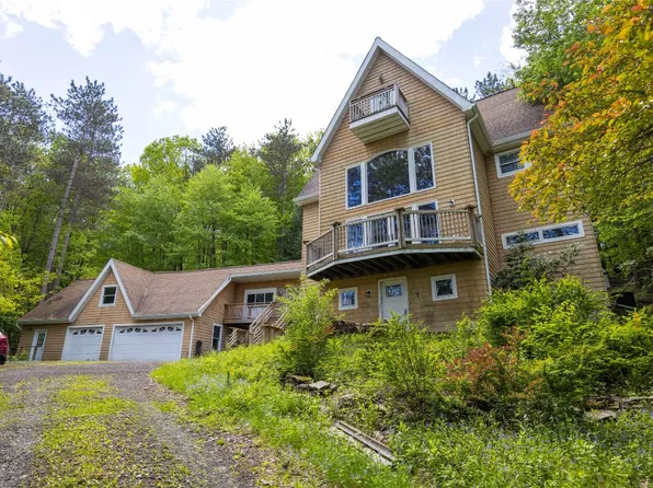 1536 E Campville Rd, Endicott, NY 13760