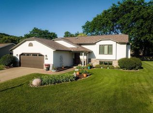 2711 S Cedar Ave, Holmen, WI 54636