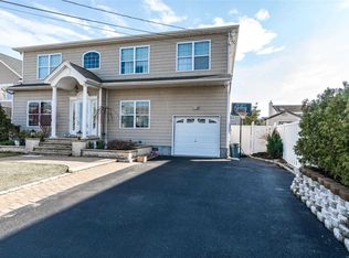 3634 Somerset Dr, Seaford, NY
